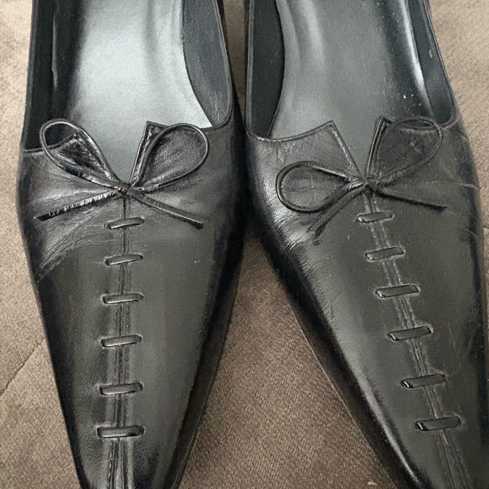 Stuart Weitzman Black Leather Heels Classic kitten heels